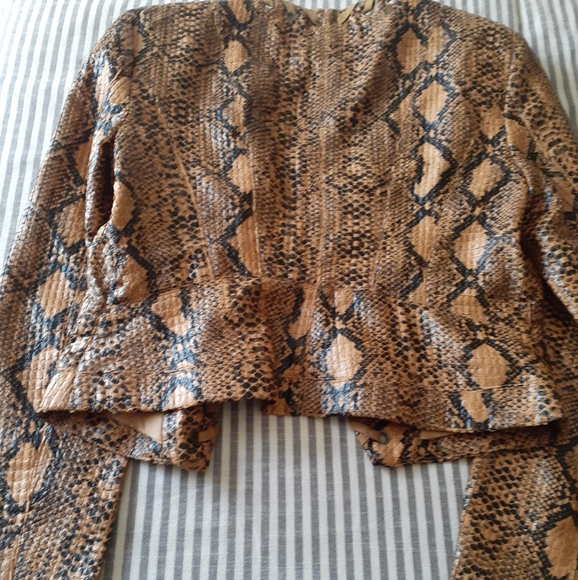 NWOT Wow Couture Snake Print cropped Jacket - Picture 3 of 6